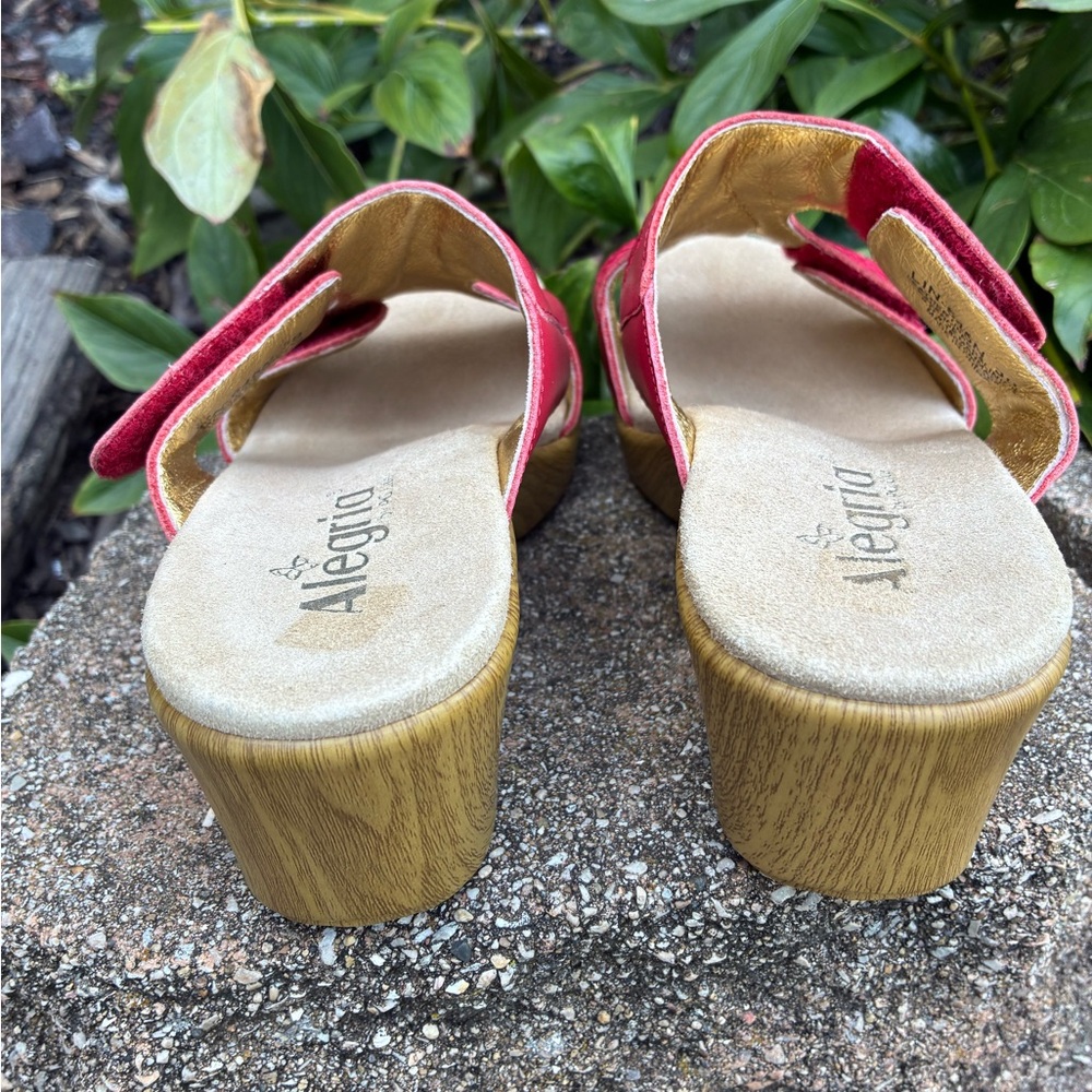 New ALEGRIA Womens size 8 Linn Red Embroidered Leather Slip On Wedge Sandals - Picture 7 of 8